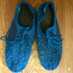 Blue Knit Low-Top Sneakers with Textured Design